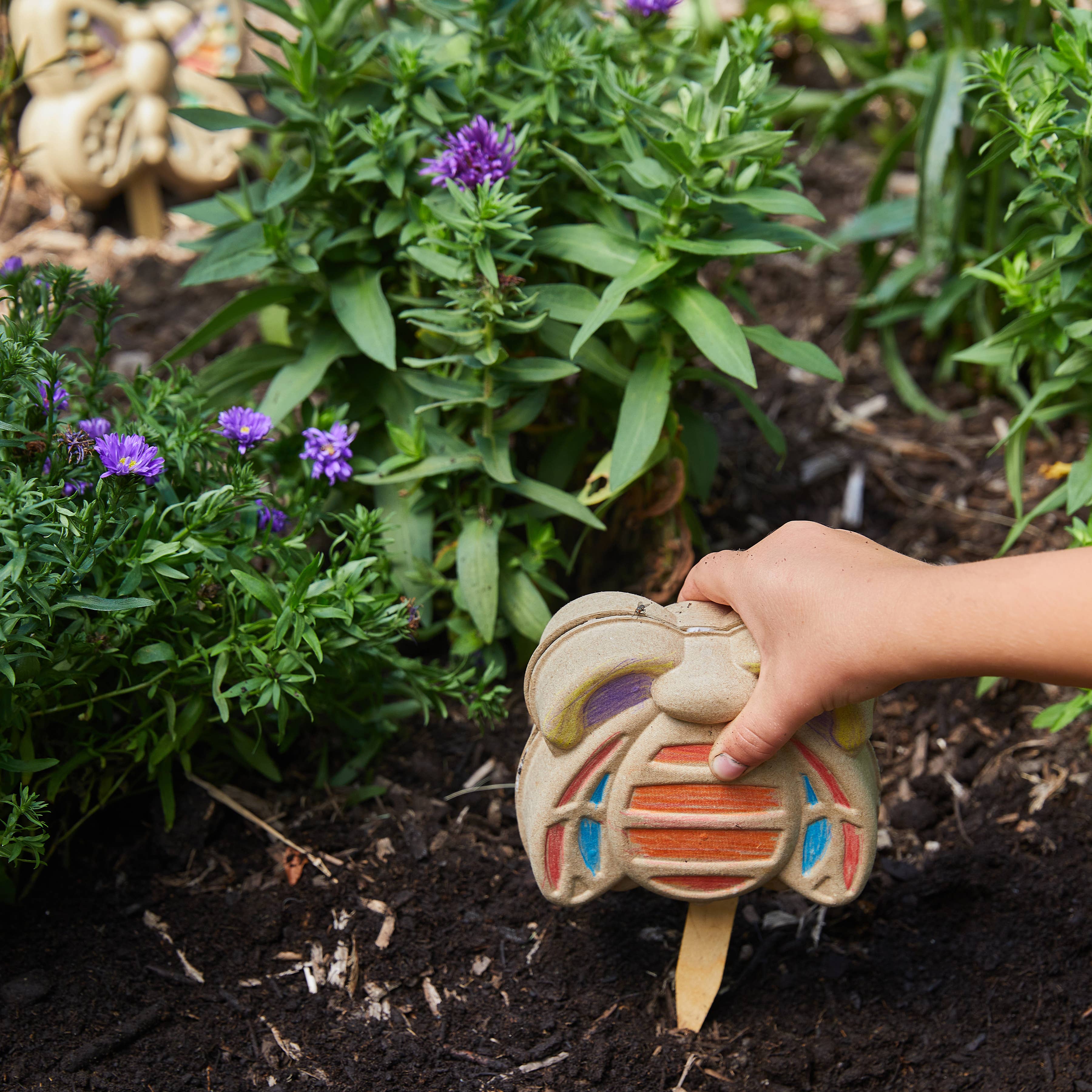 Curious Critter Garden Activity Kit: Ladybug